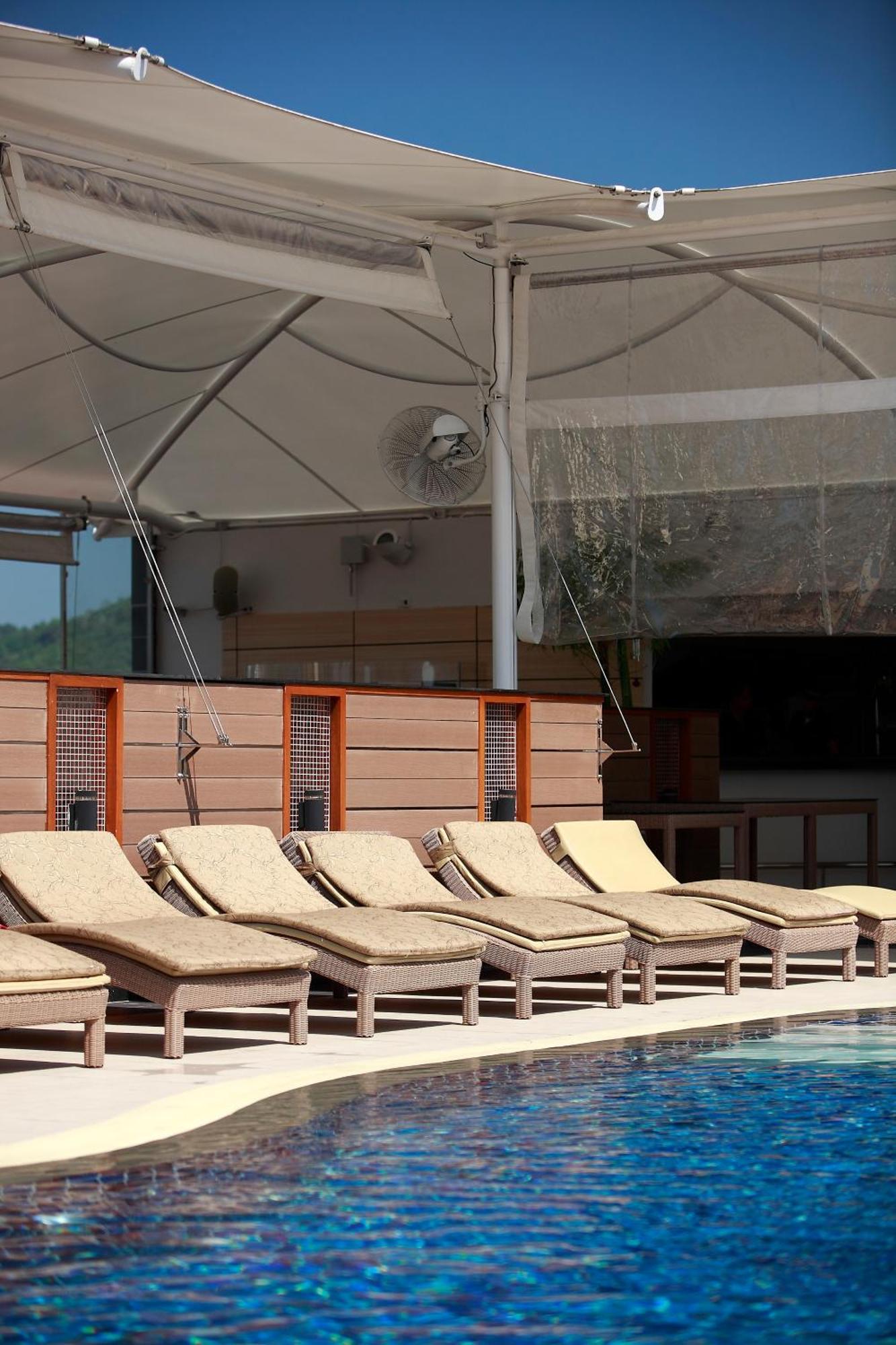 Absolute Bangla Suites Patong Exteriör bild