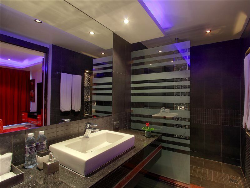 Absolute Bangla Suites Patong Exteriör bild